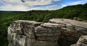 Tourist dies after falling off cliff new york state park